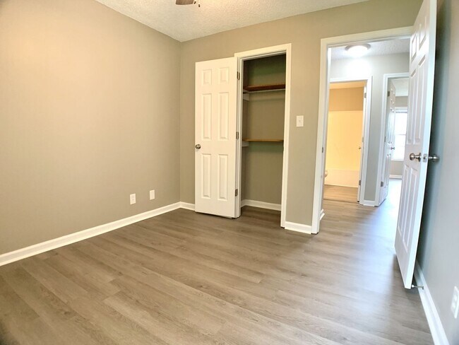 Building Photo - 1125 Lamont Ct