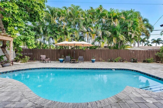 Building Photo - 5800 NE 18th Ave