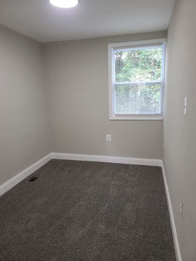 Building Photo - Newly Renovated Townhome Coming Soon!