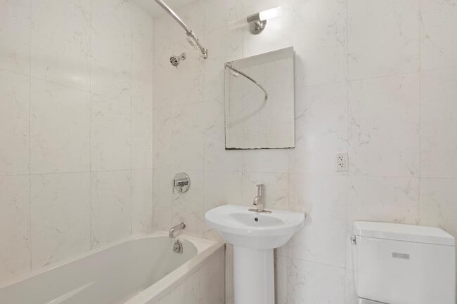 Building Photo - 555 Lenox Ave