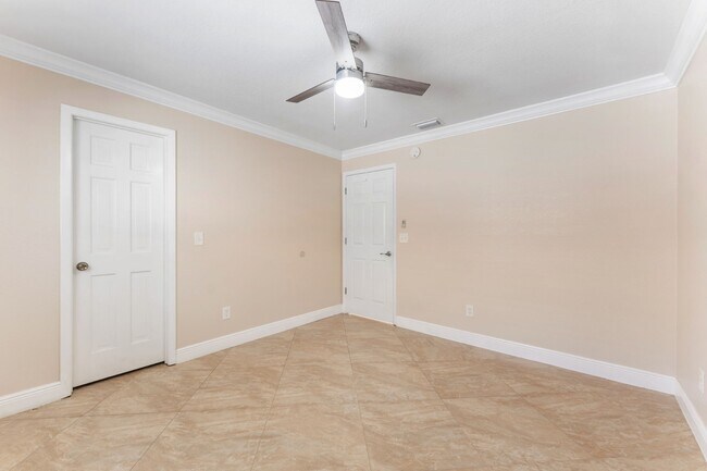 Building Photo - Stunning 3 BR/2 BA/2 Garage Single Family Home in  highly sought-after Sweetwater Oaks!