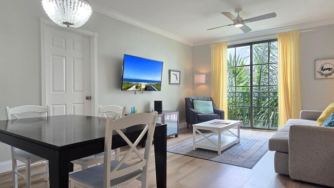 Building Photo - 630 S Sapodilla Ave