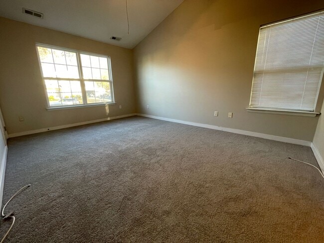 Building Photo - Beautiful two story home in the Ashbrook Community!