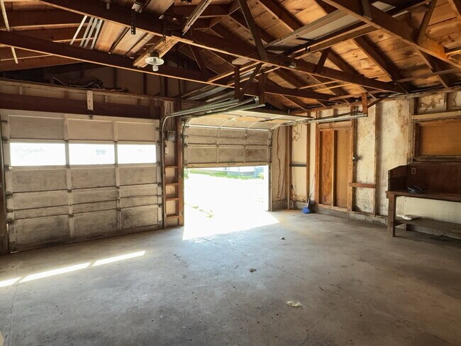 Building Photo - 2125 N Purdum St