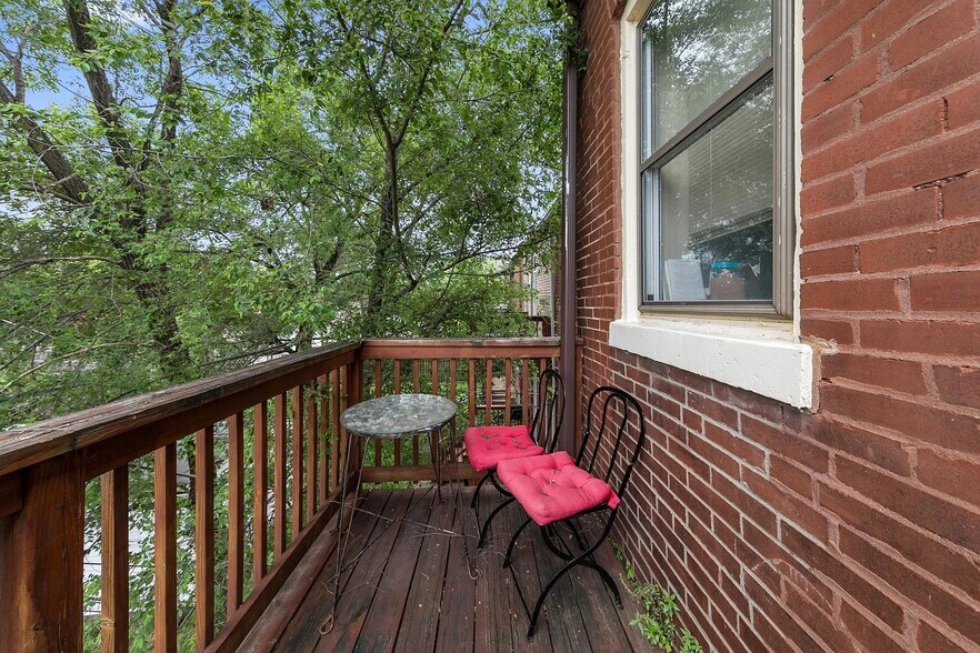 Private deck! - 4206 Castleman Ave