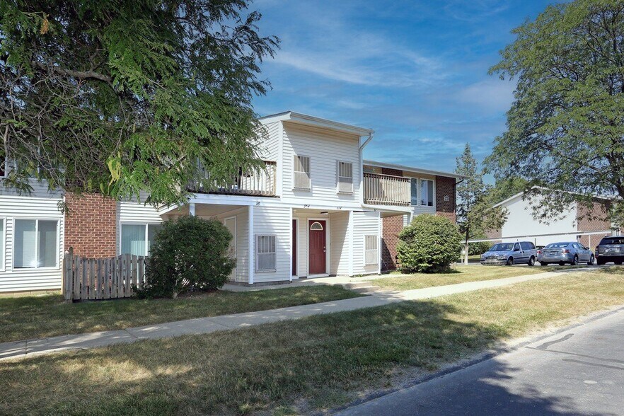 Auburn Heights Apartments 44 Birwoode Pontiac MI 48340 Apartment Finder