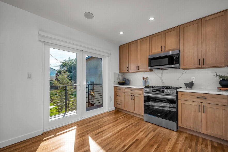 Building Photo - 616 W Ellis Ave