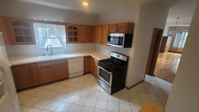 Building Photo - 2977 N Lawndale Ave