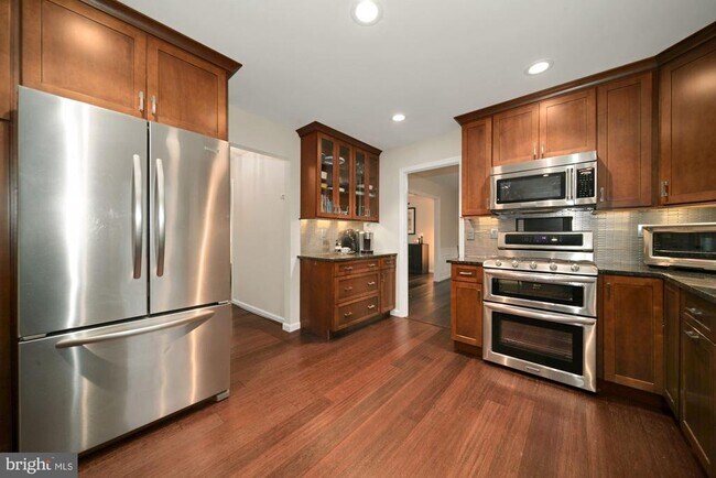 Building Photo - 18 Orchard Way N
