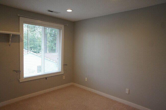 Building Photo - 10602 SW Windsor Pl