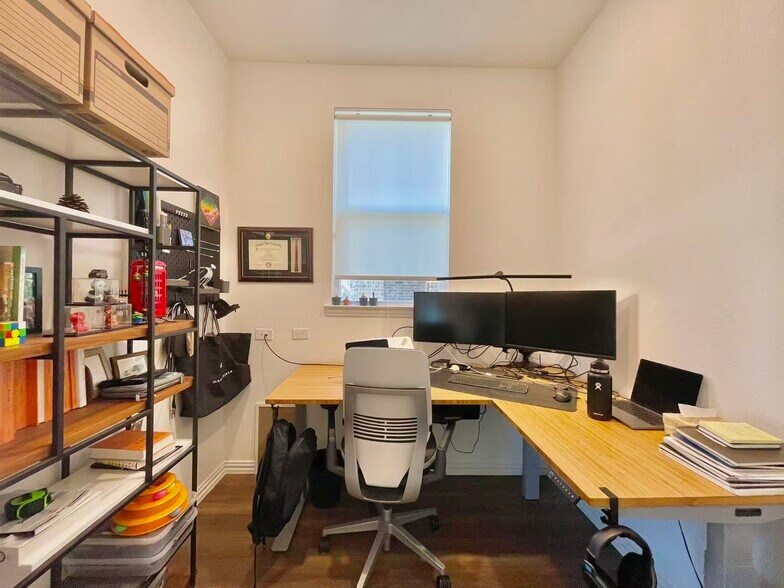 Building Photo - 8213 Bethpage Dr