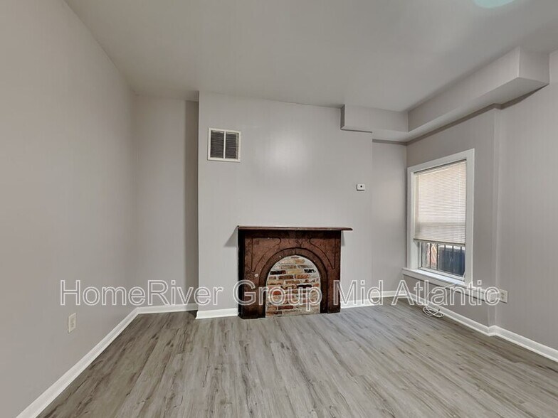 Primary Photo - 702 Dolphin St
