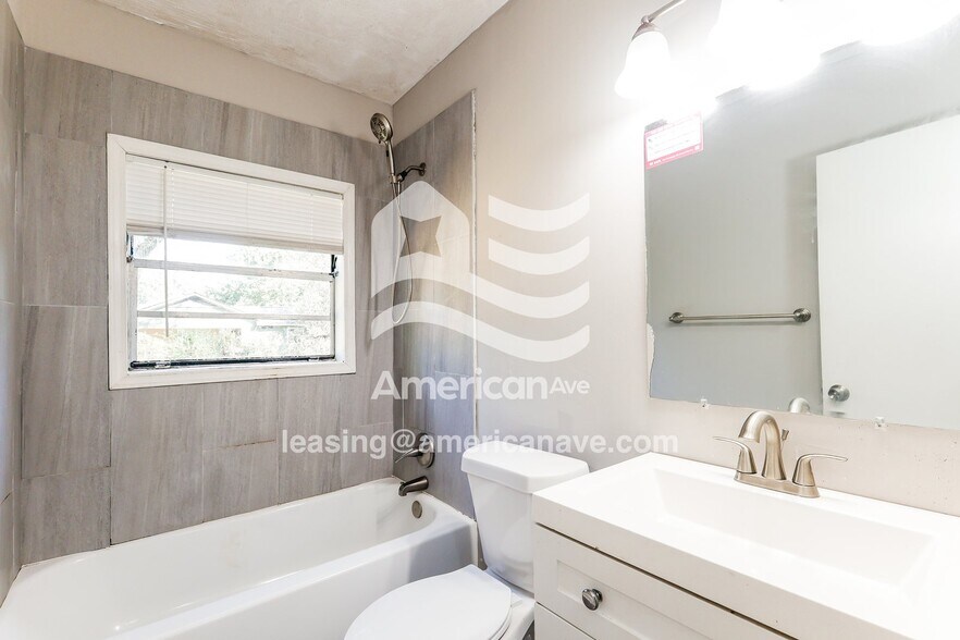 Building Photo - 732 Willaneel Dr