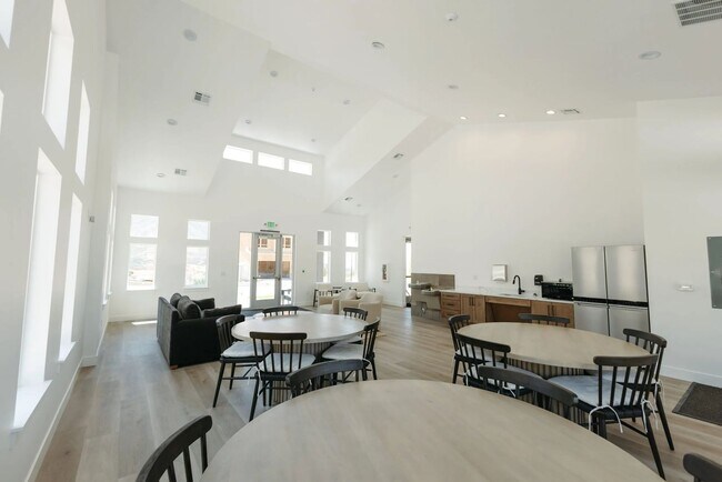 Building Photo - RES_VANDERBEEK_4702