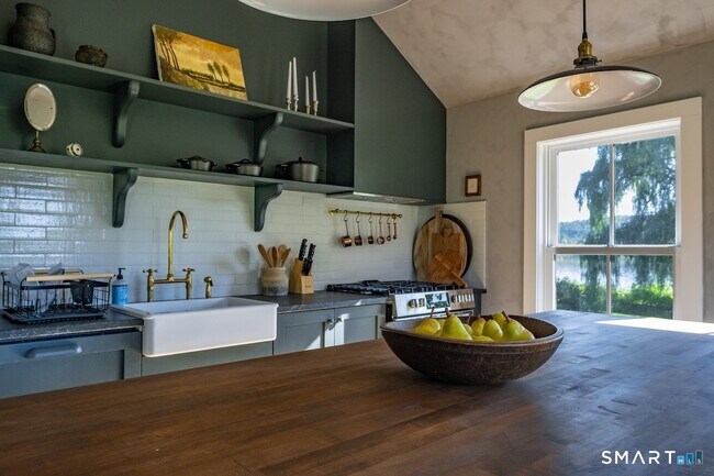 Building Photo - 69 Mudge Pond Rd