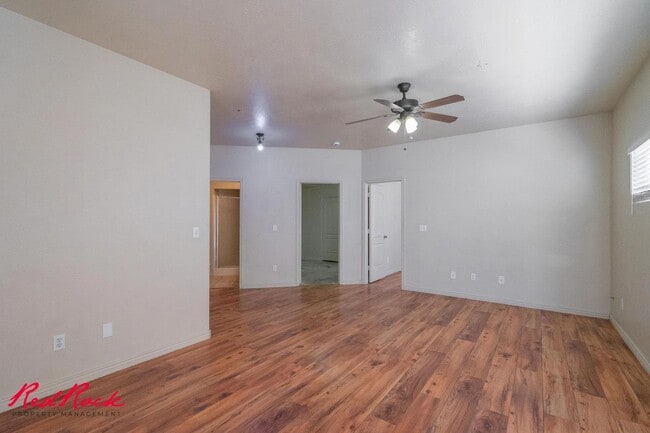 Building Photo - Fresh Carpet! Spacious 5-Bedroom Townhome