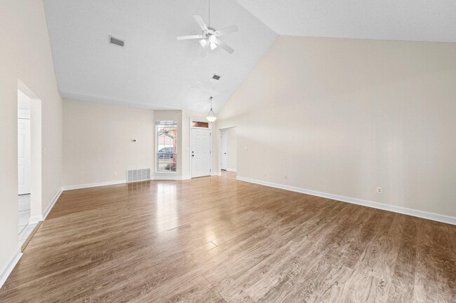 Building Photo - 1472 The Crossings