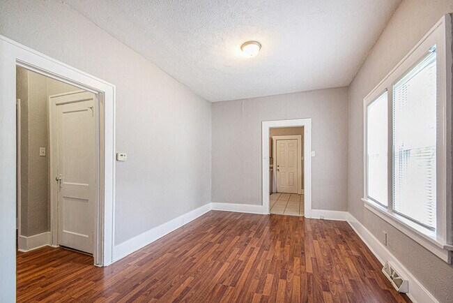 Building Photo - Comfortable Three Bedroom Home in a Great Location