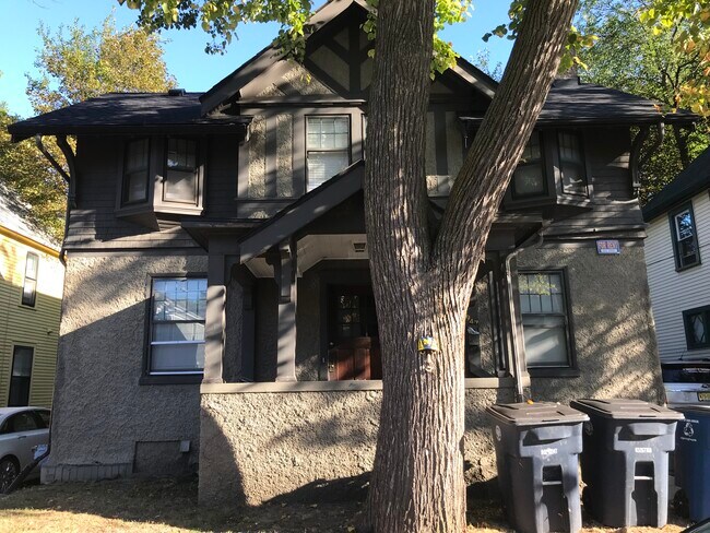 Primary Photo - 947 Greenwood Ave