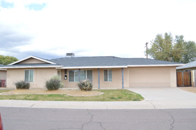 Primary Photo - 8316 E Wilshire Dr
