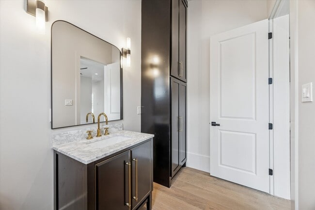 Building Photo - 7203 Tickner St