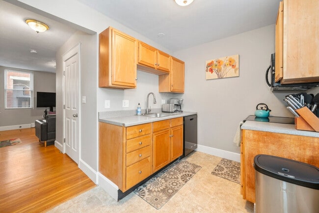 Building Photo - 370 Hanover St