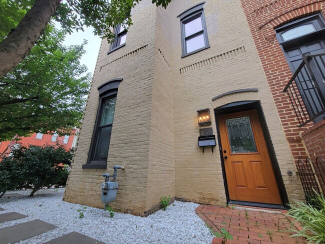 Primary Photo - 255 10th St NE