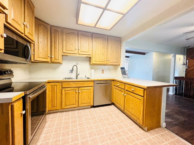 Building Photo - Large 3 Bed, 3 Bath House In Greeley - 4 bonus rooms in basement!