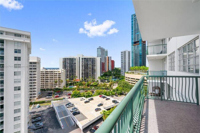 Building Photo - 1408 Brickell Bay Dr