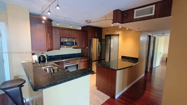 Building Photo - 19999 E Country Club Dr