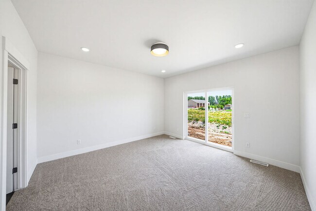 Building Photo - 445 E River Rd