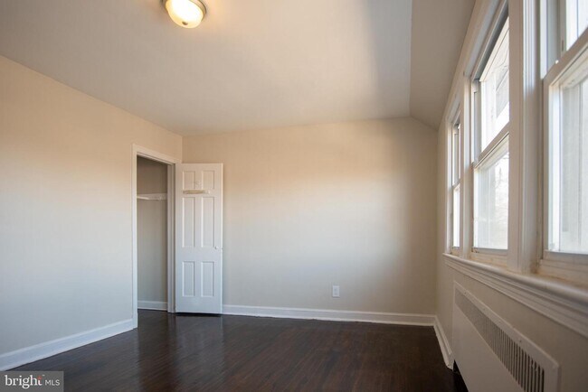 Building Photo - 1422 18th St SE