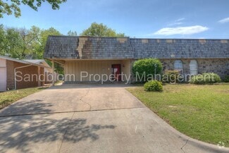 Building Photo - For Lease | South Tulsa Duplex | $1400 Rent
