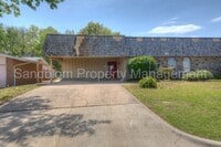 Building Photo - For Lease | South Tulsa Duplex | $1400 Rent