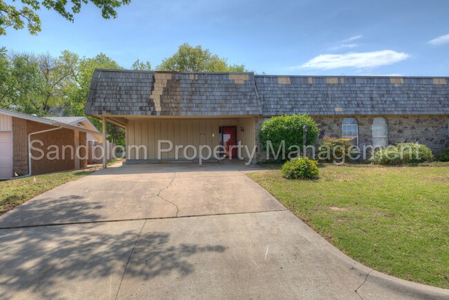 Primary Photo - For Lease | South Tulsa Duplex | $1400 Rent