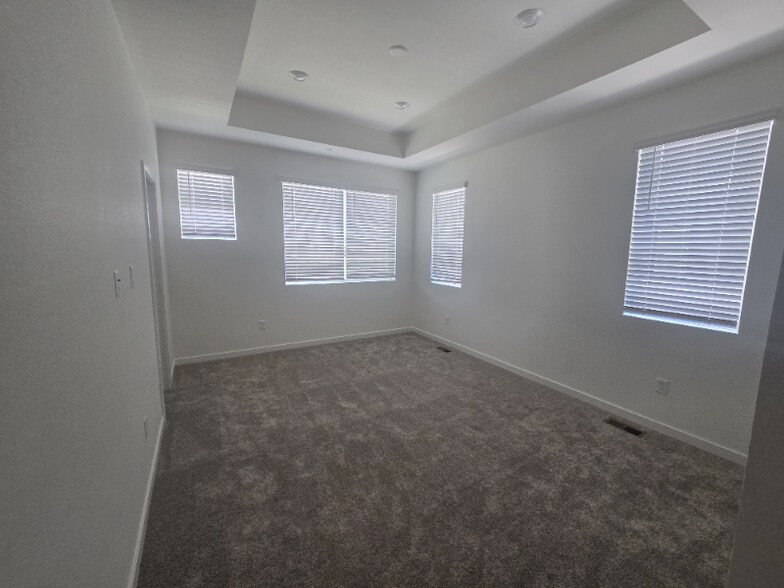 Building Photo - 4362 Timnath Pkwy