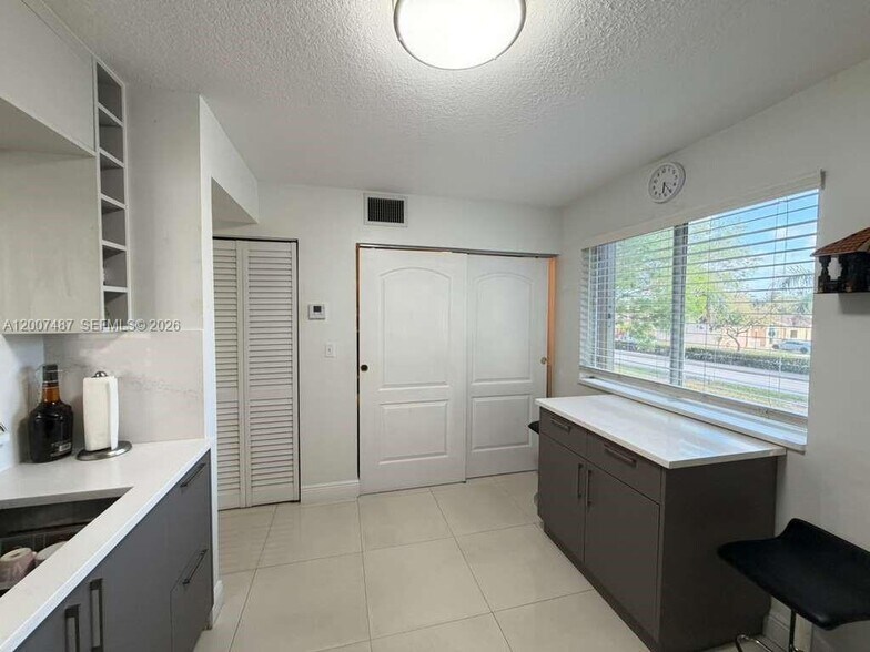 Building Photo - 7265 NW 173rd Dr