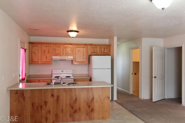 Building Photo - Charming 3-bedroom Home in the Heart of Cedar City
