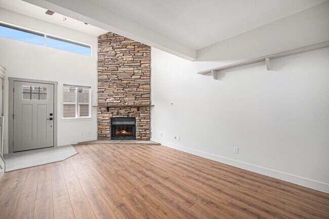 Building Photo - 1 Bed 1.5 Bath, 1 Car Attached Townhome in...