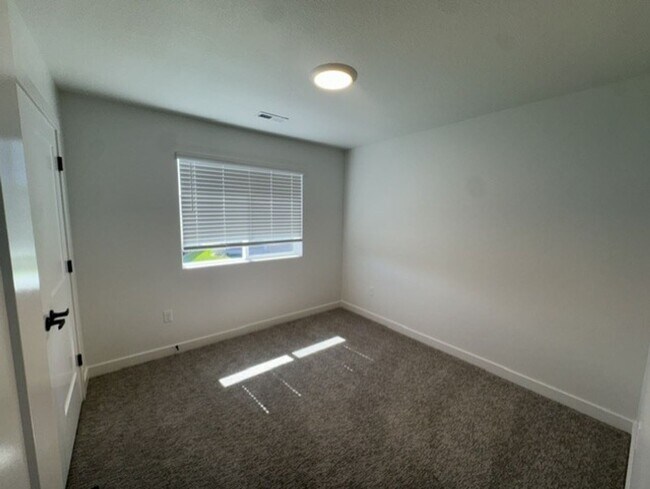Building Photo - 2804 W 2710 N