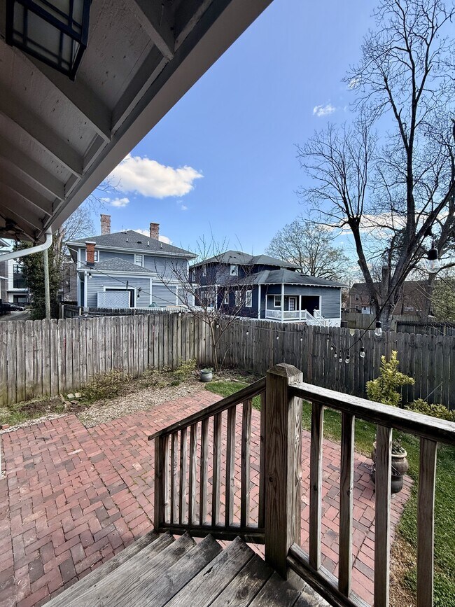 Building Photo - 107 W Geer St