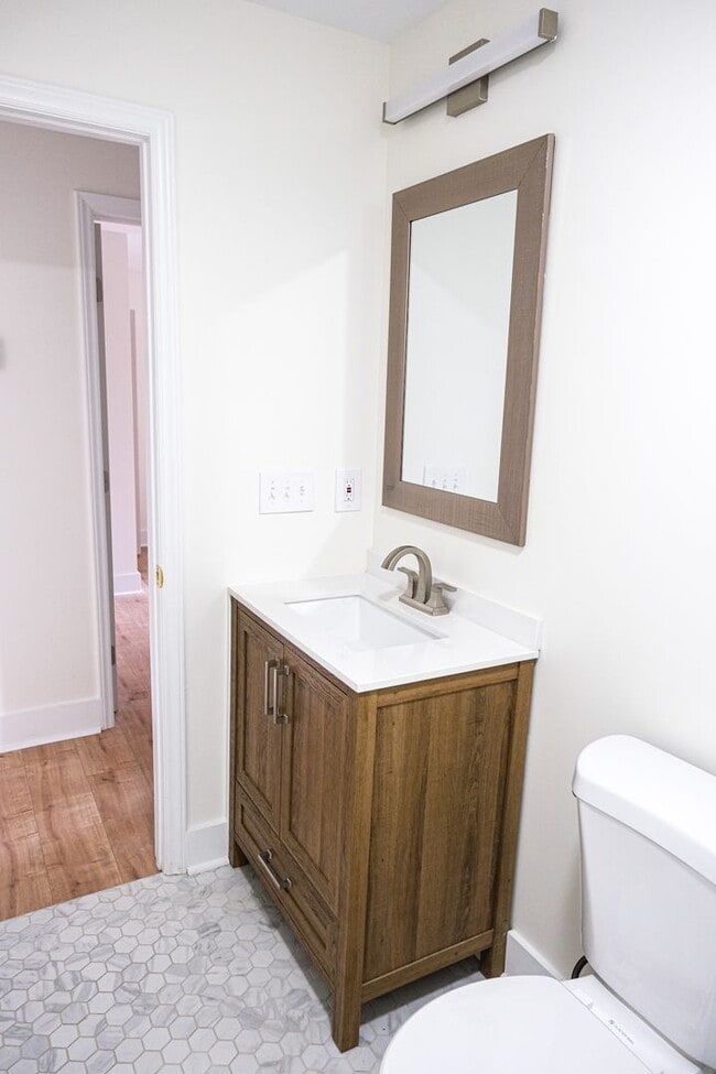Building Photo - Charming 2BR/1BA Home in the West End Hist...