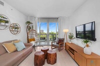 Building Photo - 2602 E Hallandale Beach Blvd