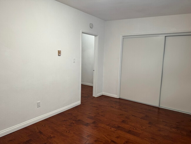 Building Photo - 2422 Huntington Ln