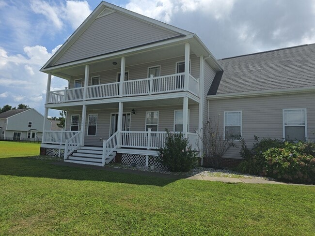 Primary Photo - Minutes from Coast Guard Base, Large 2 Sto...