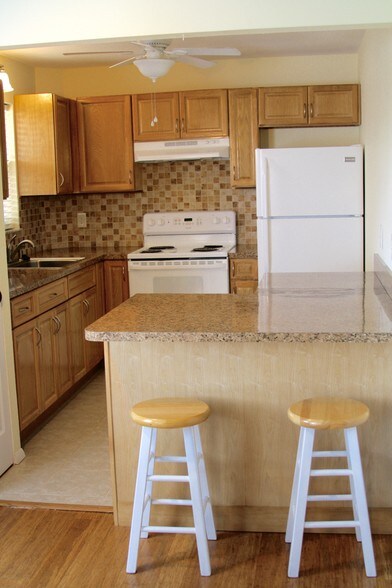 Building Photo - 4210 Ironwood Cir