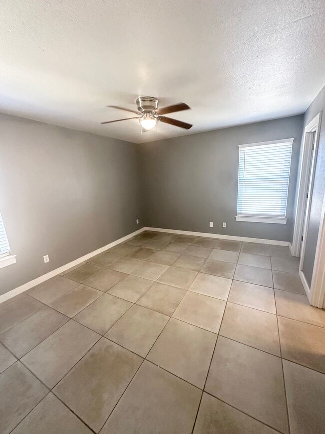 Building Photo - Fully Remodeled 3 Bedroom House For Rent!