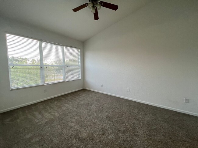 Building Photo - Beautiful 3 Bed 2 Bath with a Den Gated Co...