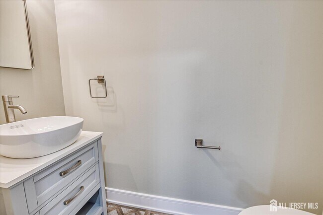 Building Photo - 369 Bromley Pl