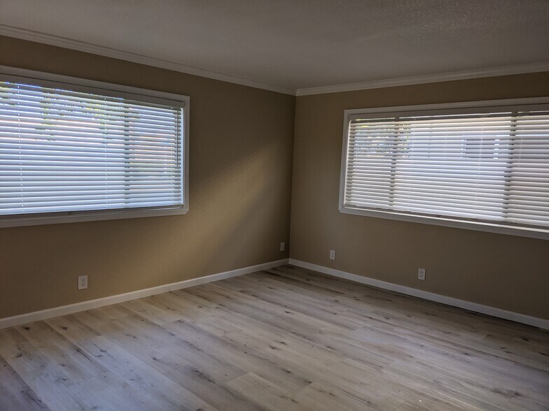 LIVING ROOM - 2116 Curtner Ave